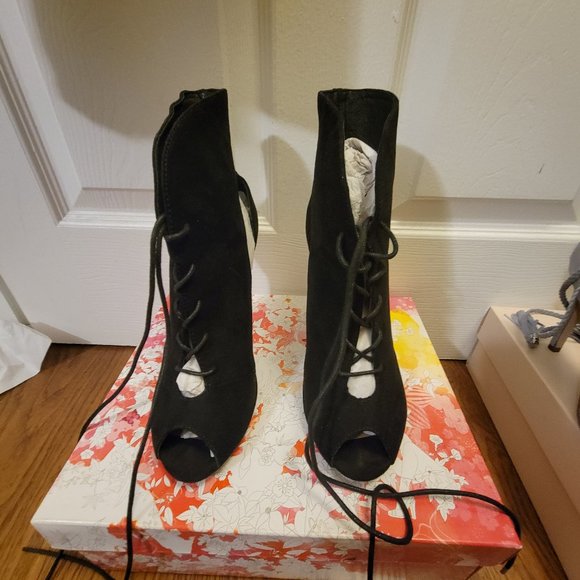 Chinese Laundry Booties - Picture 1 of 3